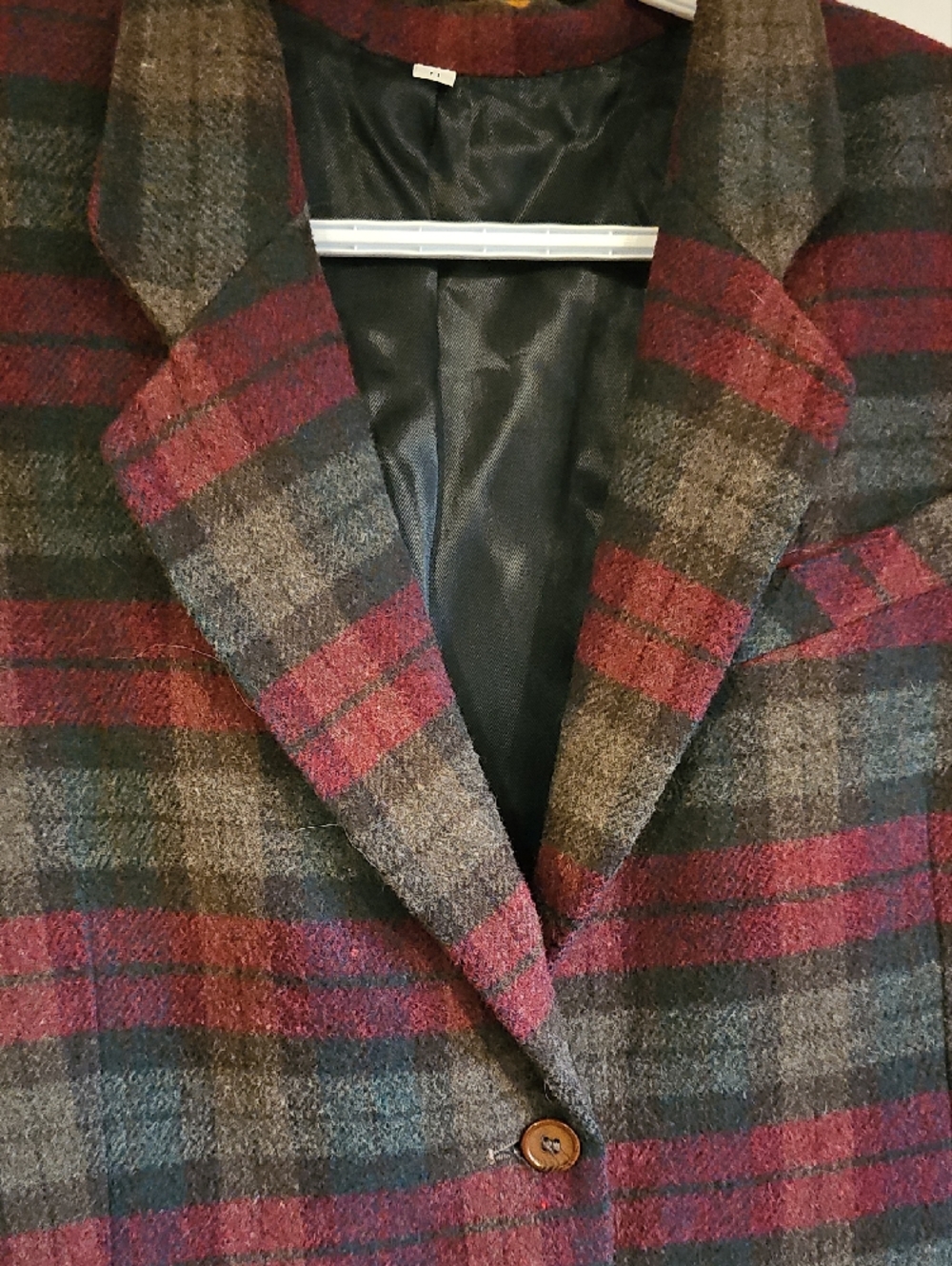 Vintage Reitmans Burgundy & Green Plaid Blazer - Picture 6 of 15